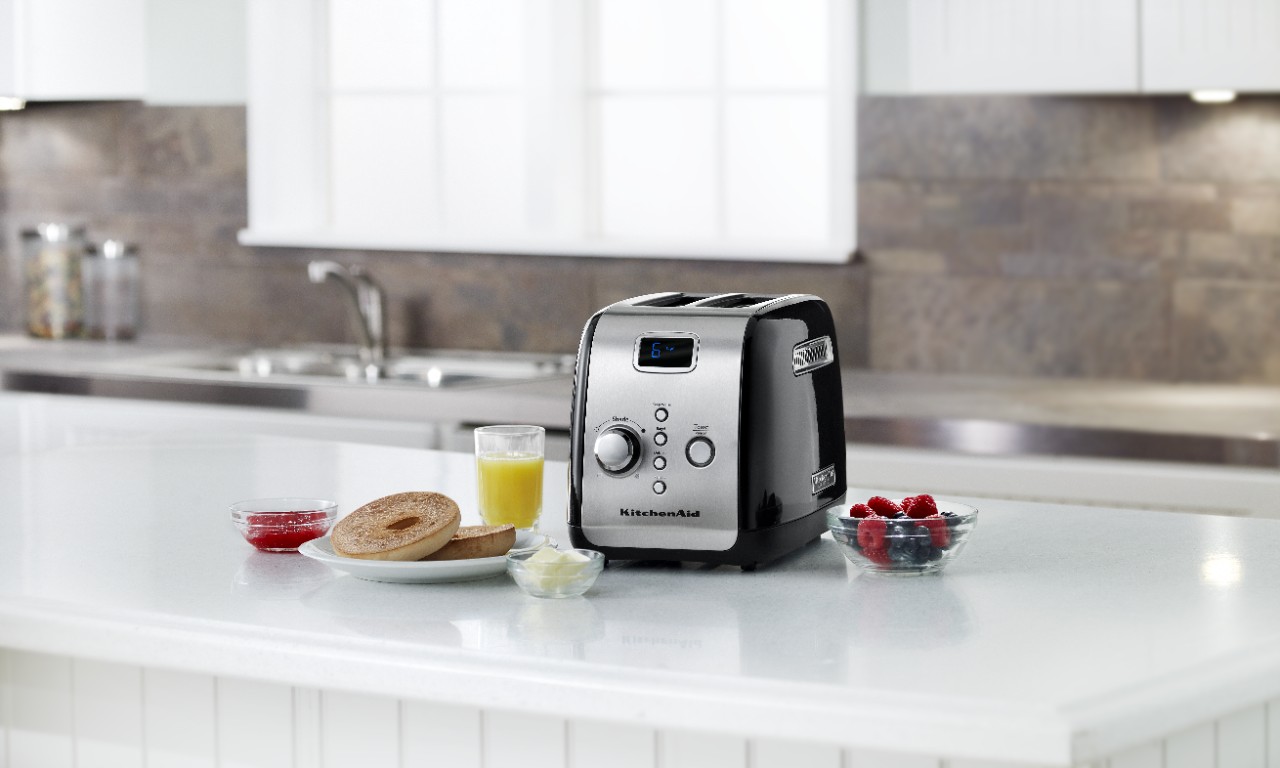 Preparing golden toasts and crumpets is easier than ever with the KitchenAid Toasters.