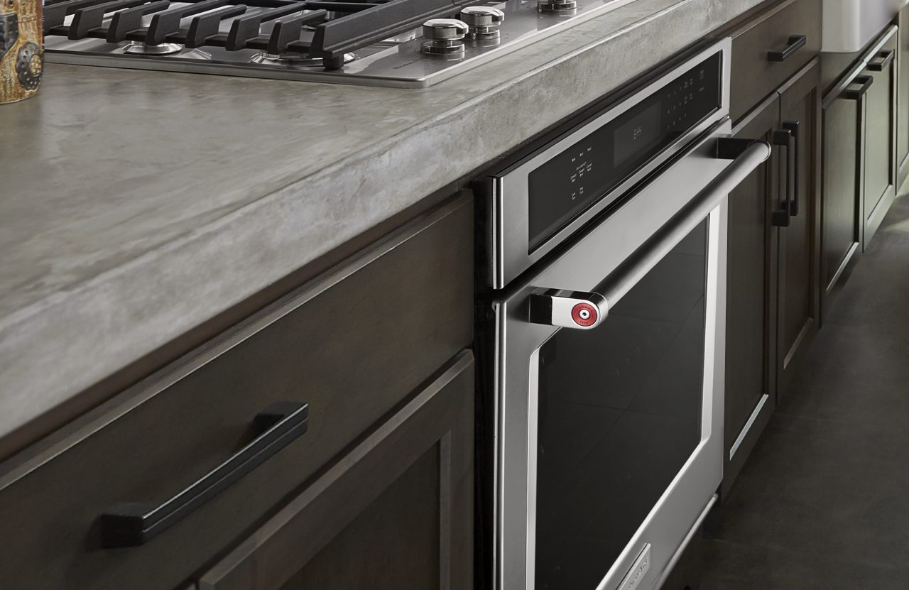 KitchenAid in-wall ovens mean there’s more to make. KitchenAid in-wall ovens mean there’s more to make.